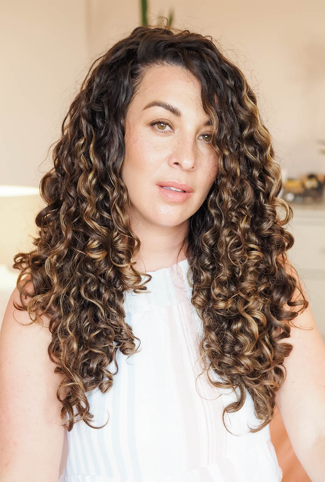 10 Ways to Treat Dry Frizzy Hair at Home According to Stylists